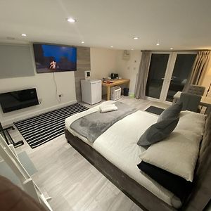 Modern Guest House With Private Entrance